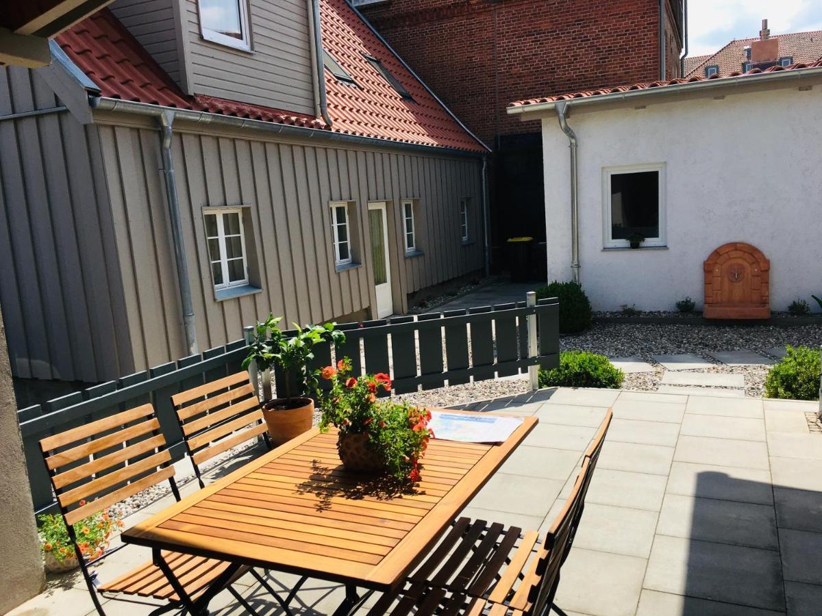 Ferienwohnung C Im Ferienhaus Antika 拉策堡 外观 照片